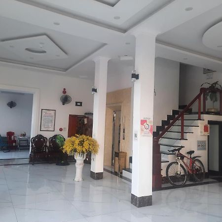Hotel Nha Nghi Trung Hau Mong Cai Exterior foto